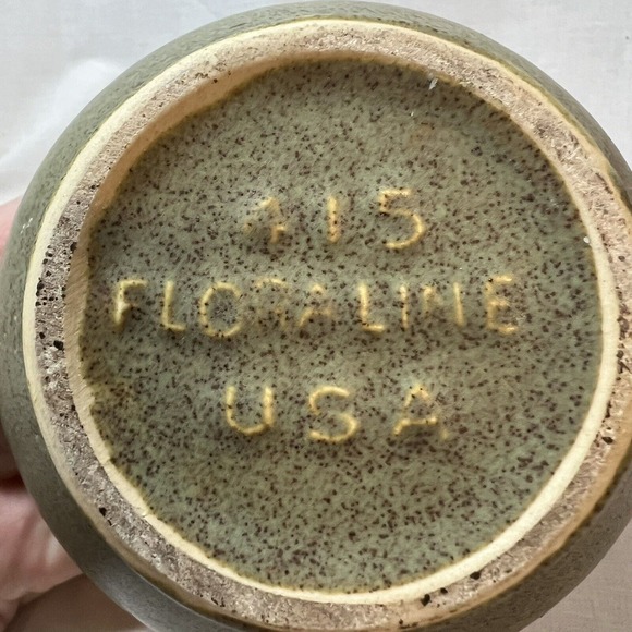 Vintage Sage Green McCoy‎ Floraline Scrolled Planter Vase Mid Century - Picture 5 of 5